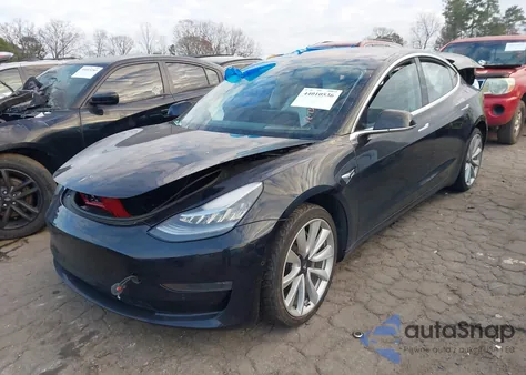 2018 Tesla Model 3 Long Range/Mid Range z USA, uszkodzony, nr VIN 5YJ3E1EA0JF071126